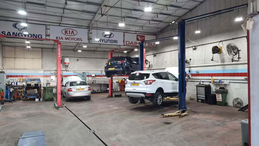 רקע מוסך רונן